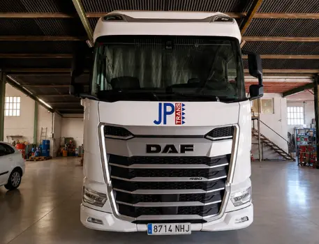 Cabina de uno de los vehículos de Transportes Julio Puig